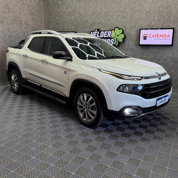 FIAT TORO VOLCANO + CAIXAS DE HEINEKEN 